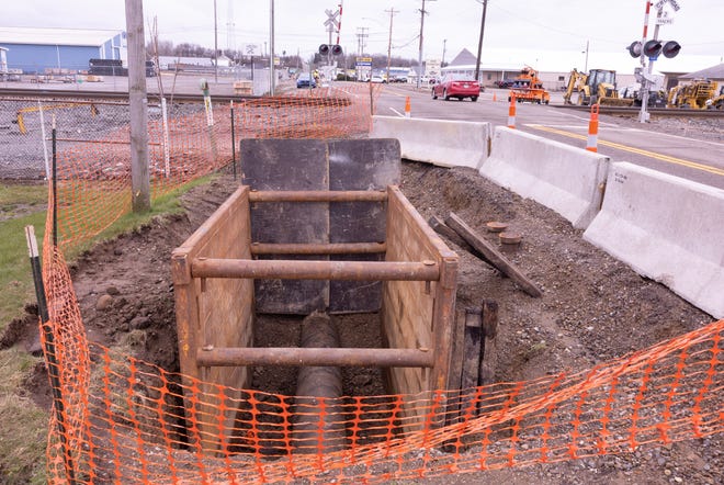 An underground utility project is ongoing at the railroad tracks on Perry Drive SW just south of 15th Street SW. The work has extended the closure of a section of Perry Road near railroad tracks, between 15th Street SW and Southway Street SW, until April 29.